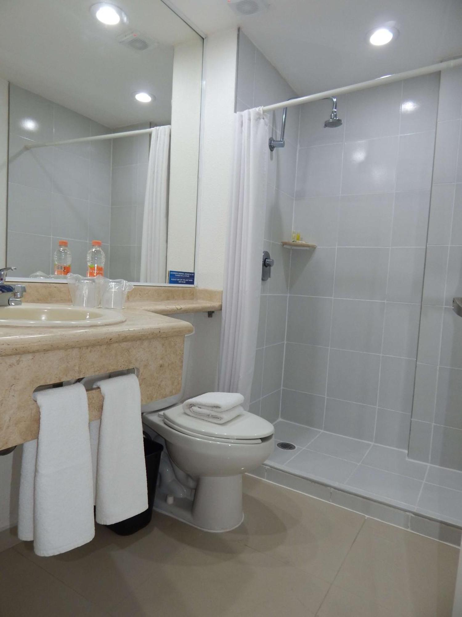 Hotel Gran Minatitlan Plaza Kültér fotó